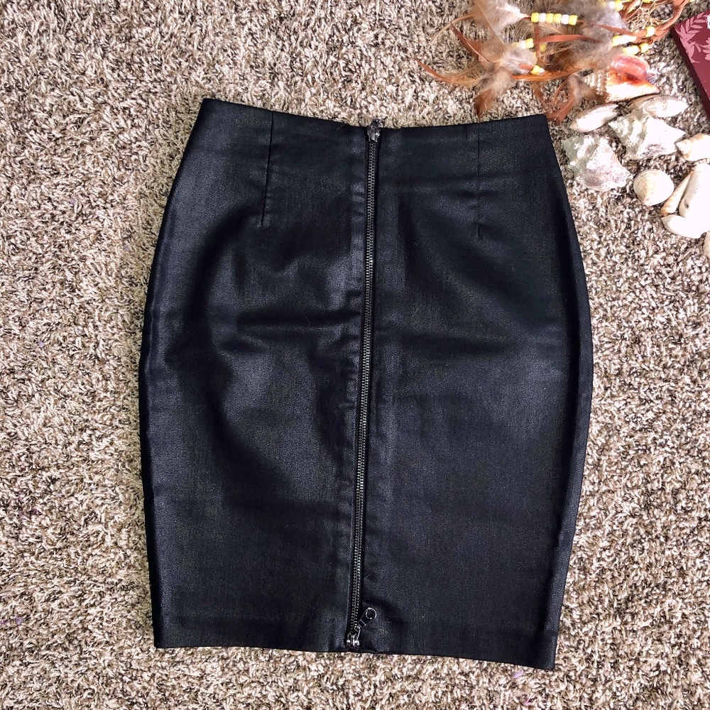 h&m black skirt with front zipper